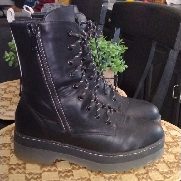 MIA BOOTS - Picture 1 of 13